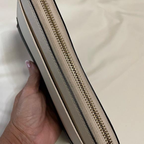 Kate Spade Laurel Way Neda Beige and Black Leather Zip Around Wallet - Picture 5 of 14